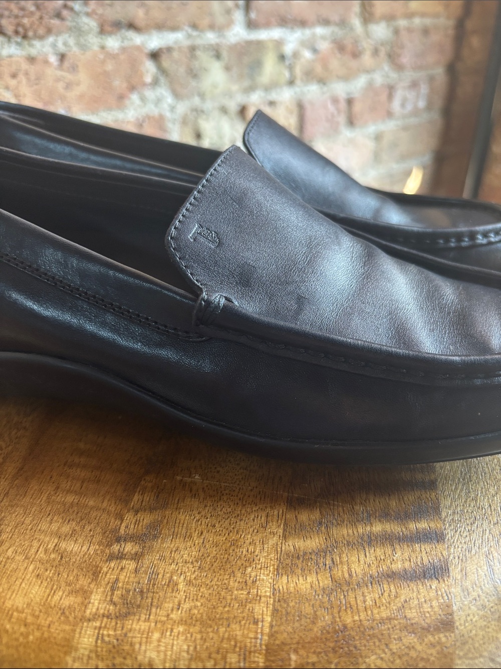 CLASSIC Tod's Black Leather Women’s Slip-On Loafers - Picture 4 of 6
